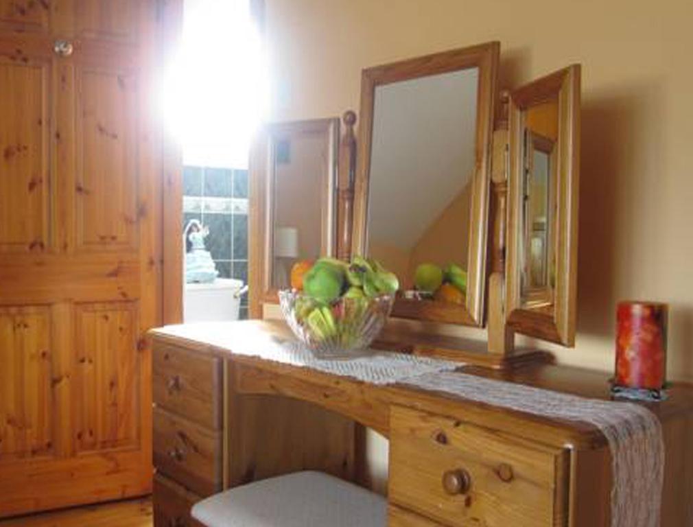 Derghaven B&B, Hostel & Self Catering Scarriff  Bagian luar foto